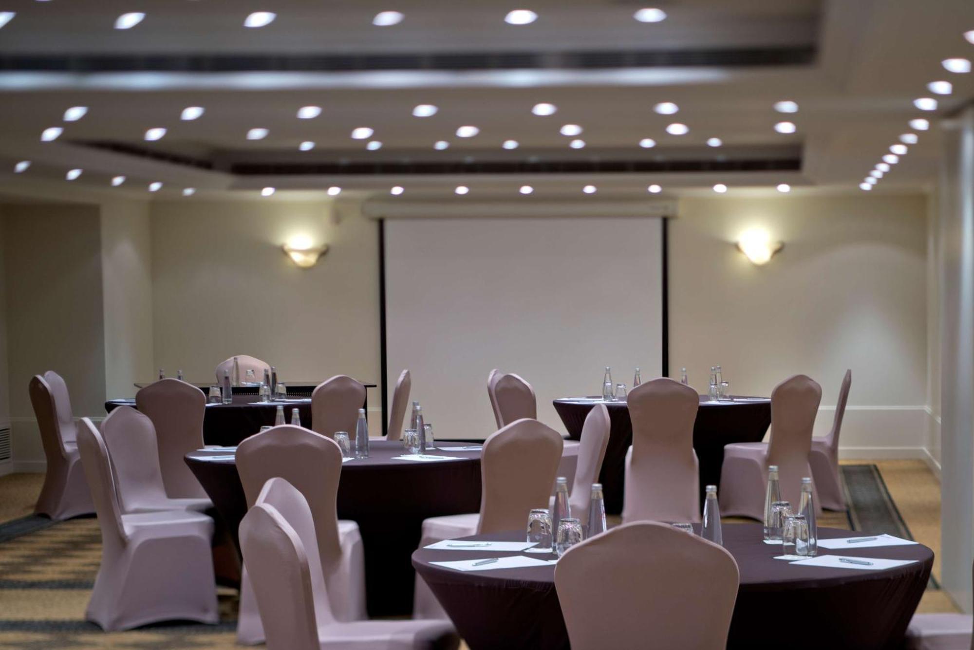 Radisson Blu Martinez Beirut Hotel Exterior photo Meeting room