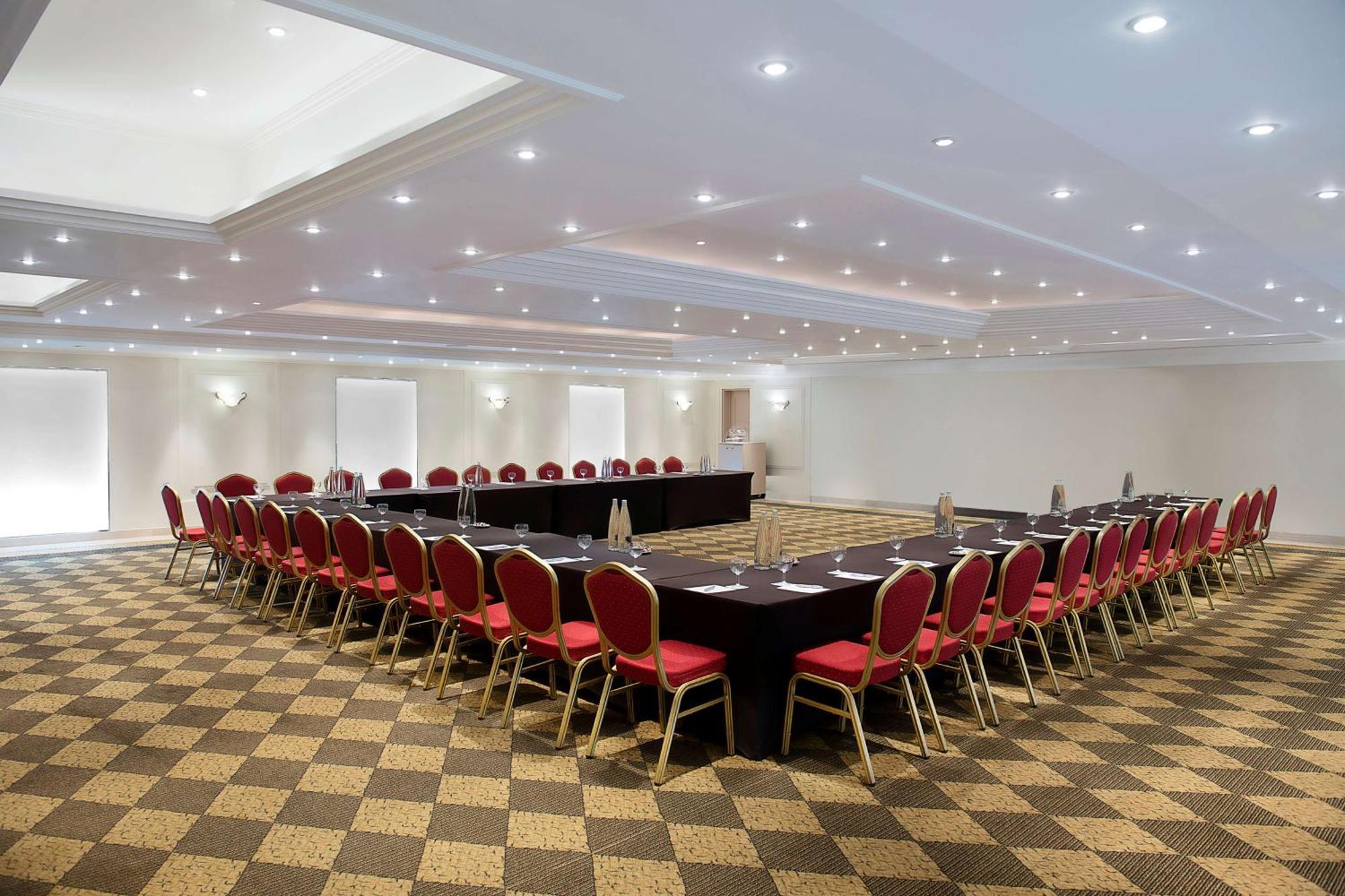 Radisson Blu Martinez Beirut Hotel Exterior photo Meeting room
