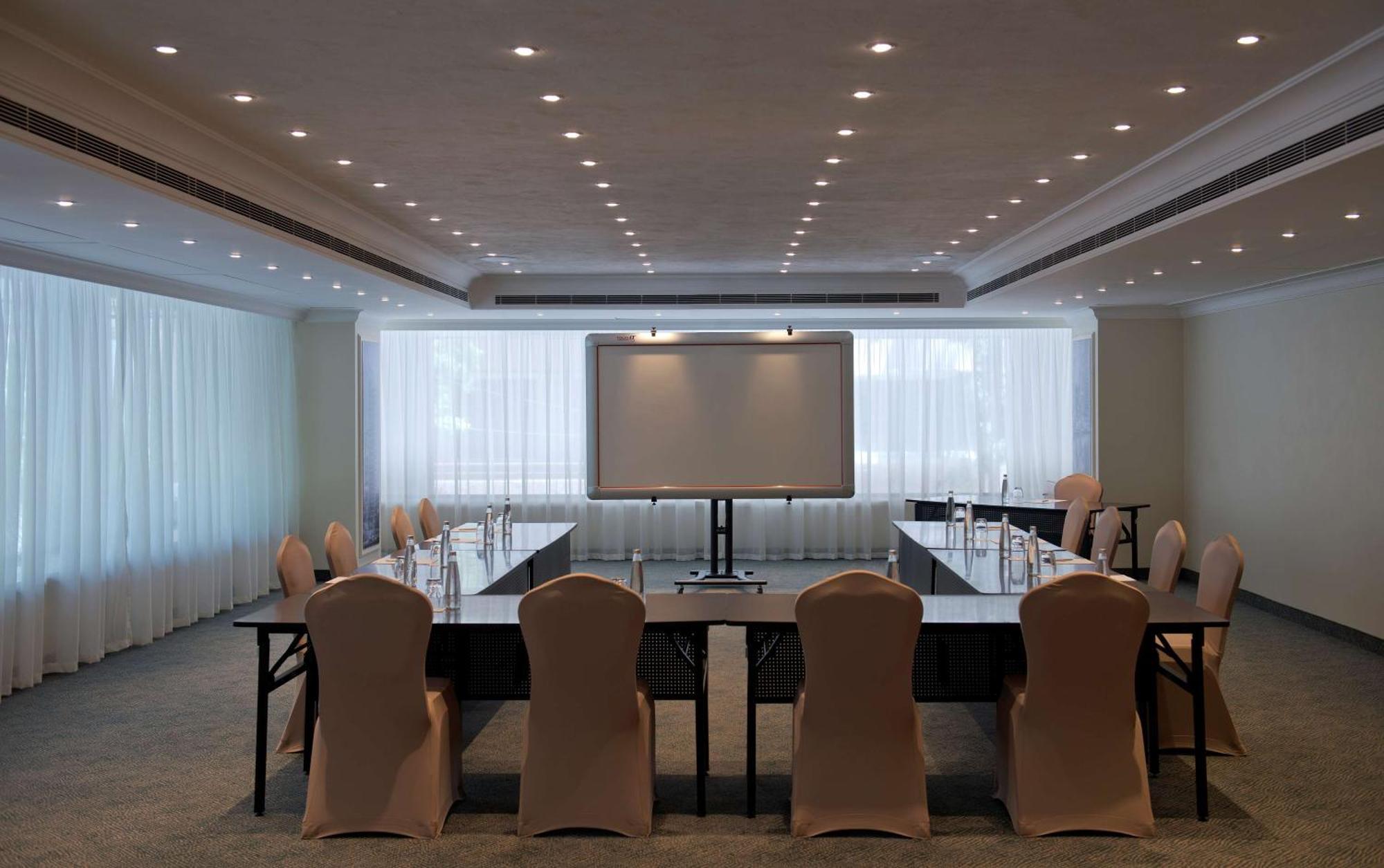 Radisson Blu Martinez Beirut Hotel Exterior photo A meeting room