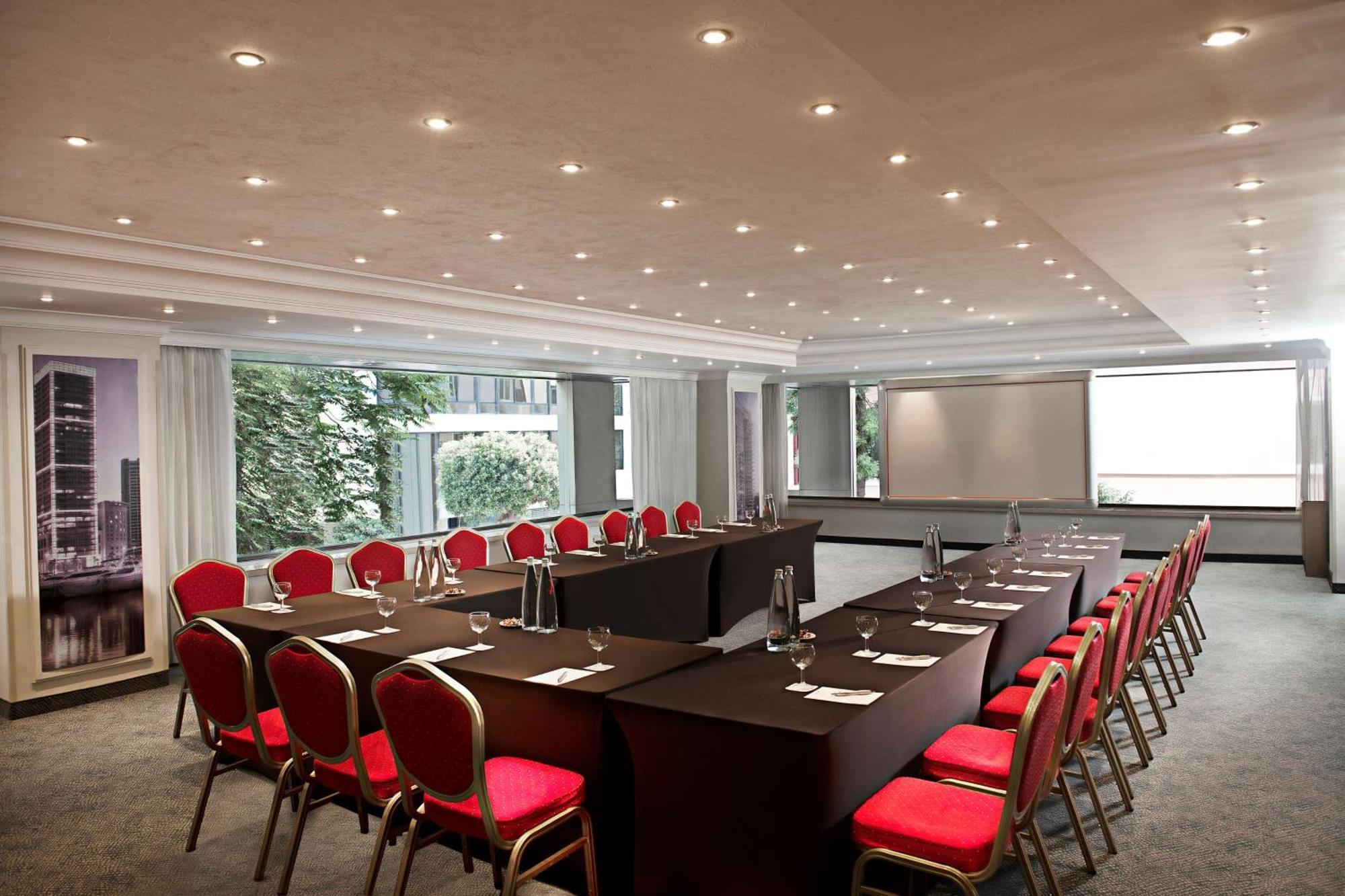 Radisson Blu Martinez Beirut Hotel Exterior photo Meeting room