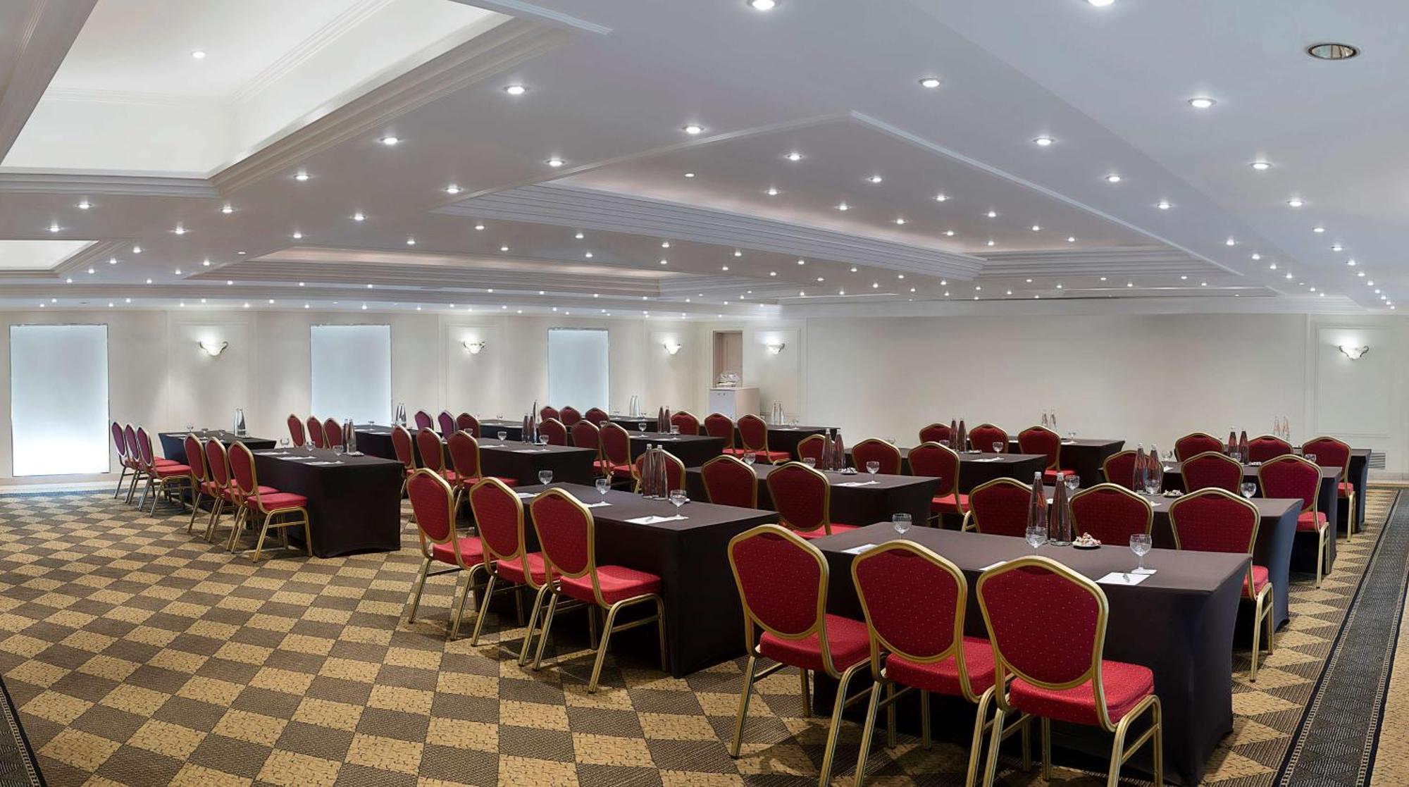 Radisson Blu Martinez Beirut Hotel Exterior photo The International Centre